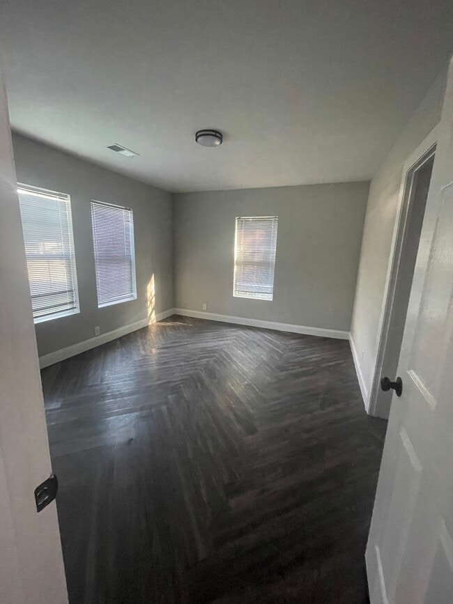 Foto del edificio - 1157 N Evergreen St