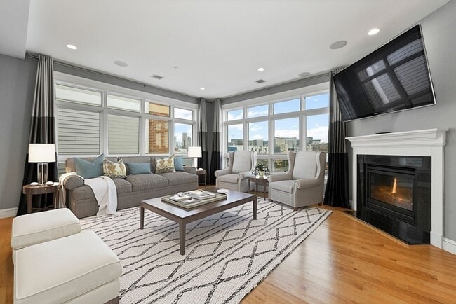 Foto del edificio - 350 W 2nd St