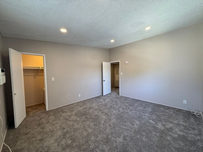 Foto del edificio - 104 - Raymond Property