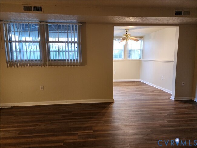 Foto del edificio - 9396 Wind Haven Ct
