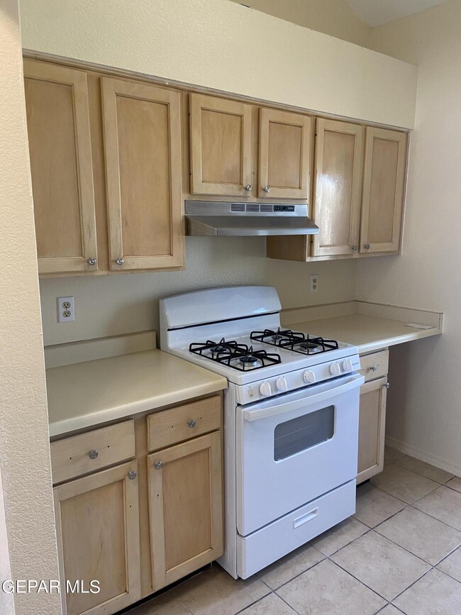 Foto del edificio - 591 Bartlett Dr