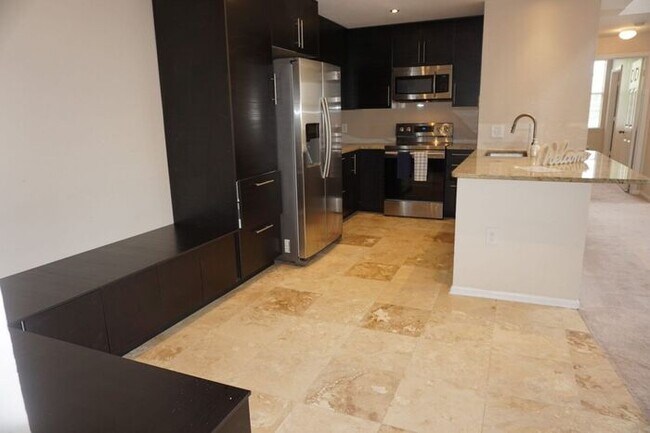 Foto del edificio - 3 bedroom 2 bathroom with loft