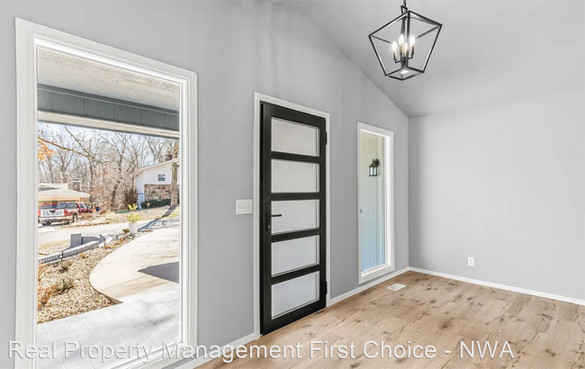 Building Photo - 5 br, 5 bath House - 3 Fenchurch Dr.