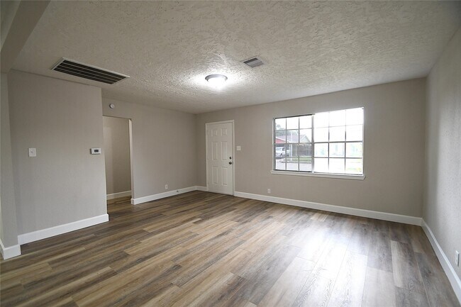 Foto del edificio - 8535 Tilgham St