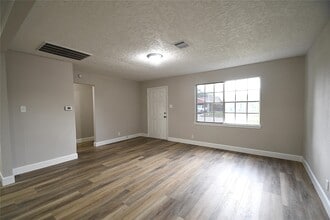 Building Photo - 8535 Tilgham St