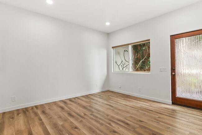 Foto del edificio - 2594 Montgomery Ave