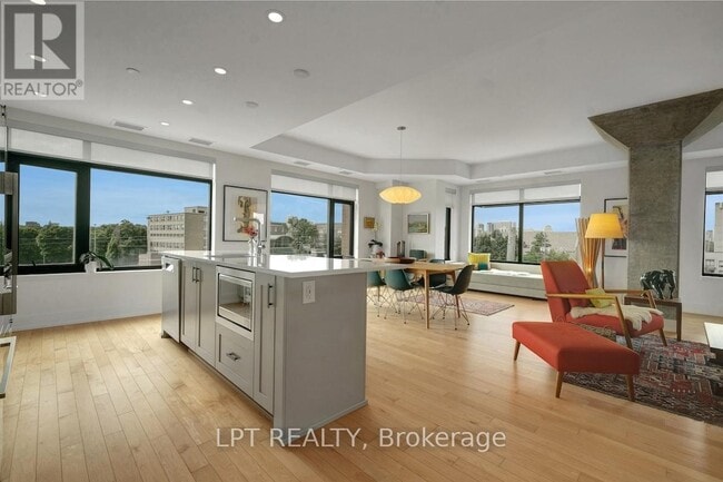 Building Photo - 60 Springhurst Ave