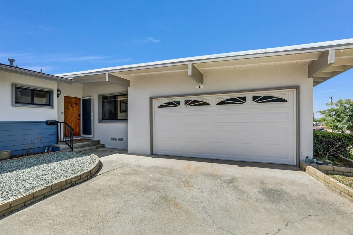 Foto principal - 6641 Birchwood St