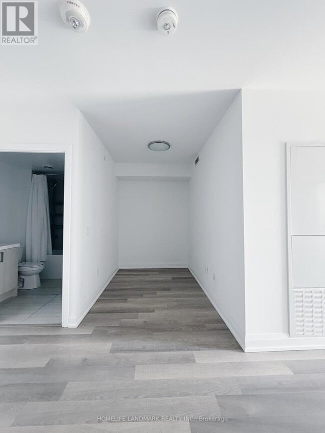 Building Photo - 77 Mutual St