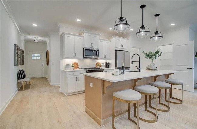 Foto del edificio - 121 Priestwood Ln