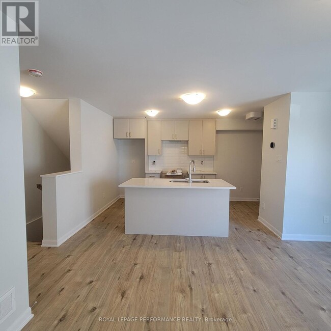 Building Photo - 801 Arcadian Private