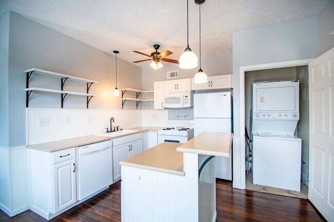 Foto del edificio - Large 3 Bedroom in Dahlman