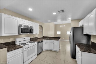 Building Photo - 756 Charwood Cir