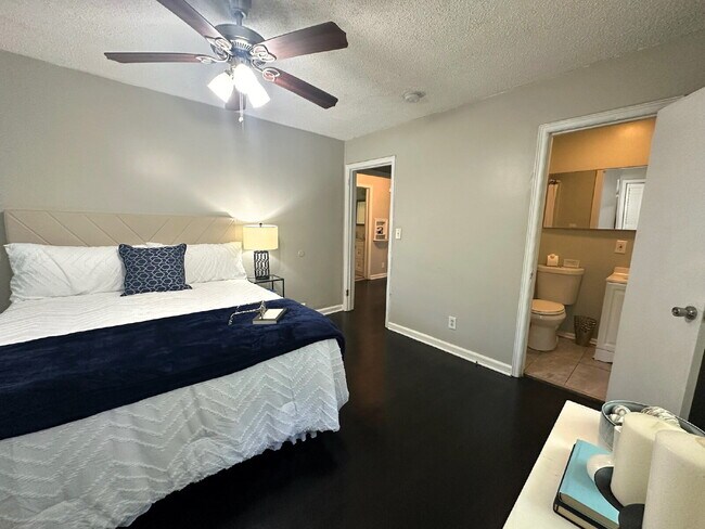 Foto del edificio - Beautifully Updated Decatur Home with Spacious Backyard