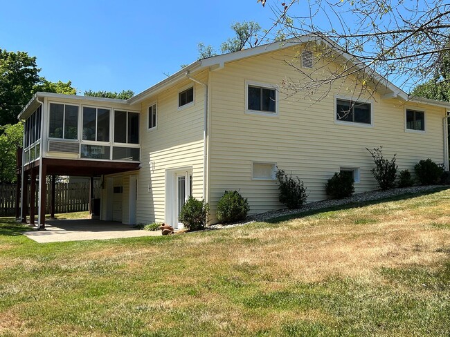 Building Photo - 19 Quail Dr