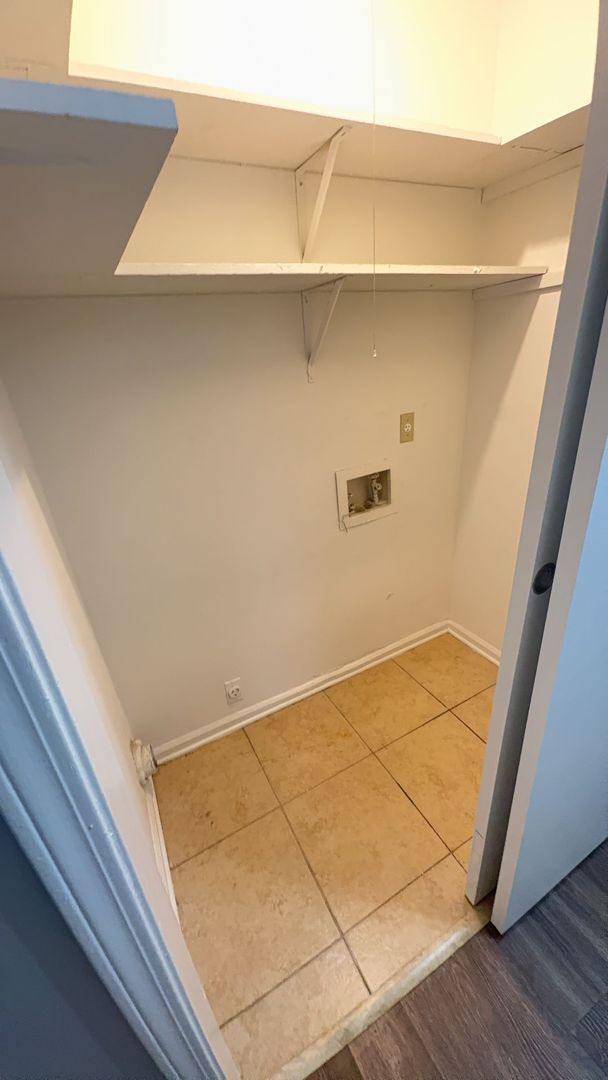 Building Photo - Charming 3 bedroom  / 2 bathroom home - Op...