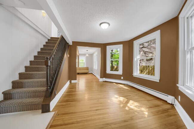 Building Photo - 3428 Fremont Ave S