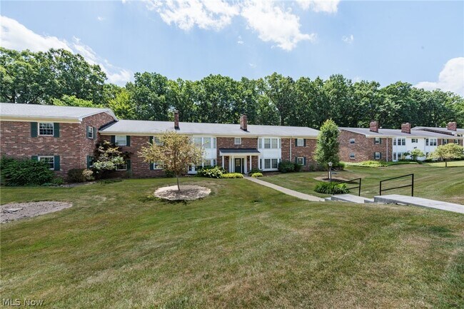 Foto del edificio - 7020 Carriage Hill Dr