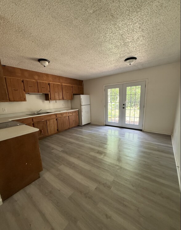 Foto del edificio - 1379 State Park Rd