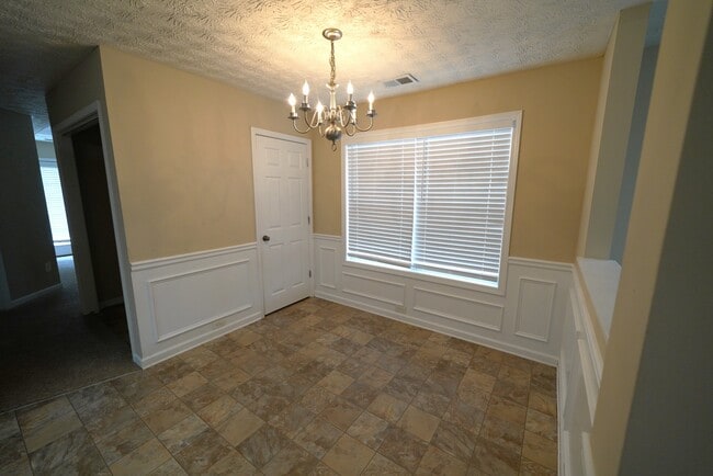 Foto del edificio - 221 Alton Cir