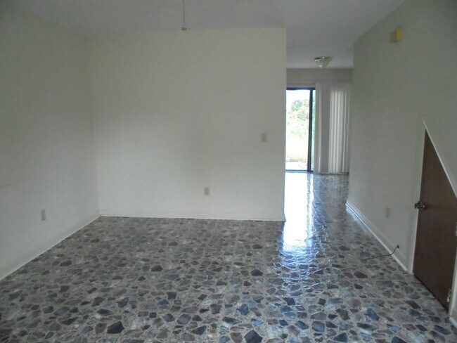 Foto del edificio - 108 Ridgeway Dr