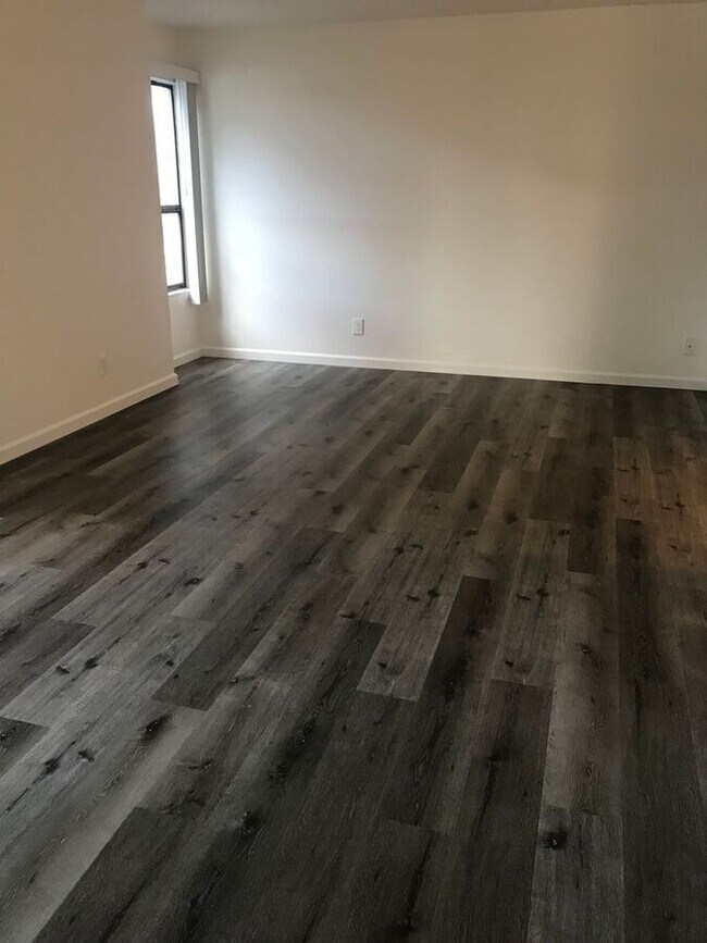 Foto del edificio - 6615 Schmidt Ln