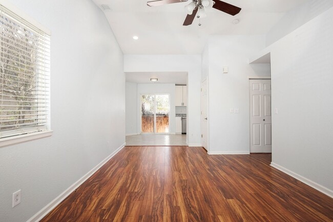 Photo - Beautiful 3 bed / 2 bath duplex in Uptown Neighborhood! Townhome