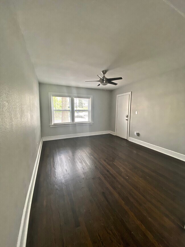 Foto del edificio - 4545 Main St