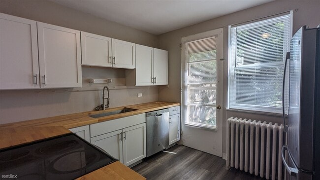 Foto del edificio - 3 br, 1.5 bath Townhome - 15 Foxworth Lane