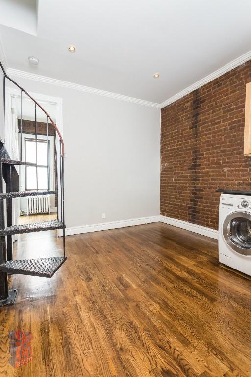 Foto principal - 219 E 23rd St