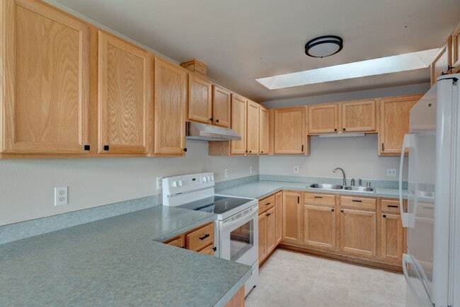 Building Photo - 3 Bed 2 Bath Country living (Landscaping I...