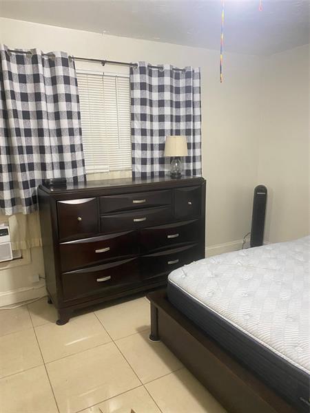 Foto del edificio - 1437 NE 56th St