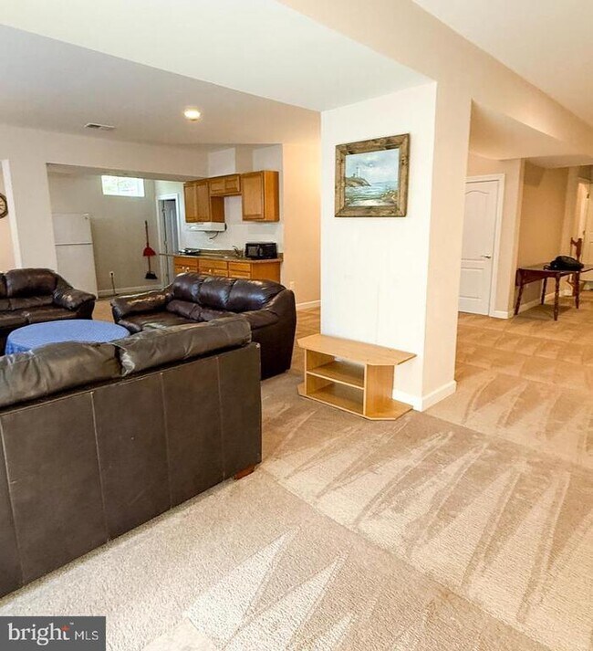 Building Photo - 10869 General Kirkland Dr