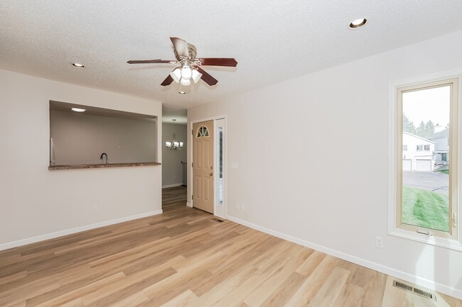 Building Photo - 373 Elan Ct