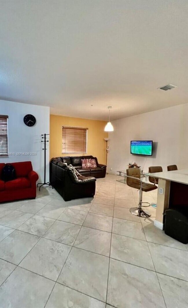 Foto del edificio - 290 NW 109th Ave