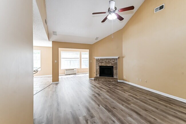 Foto del edificio - 994 Painted Desert Ln