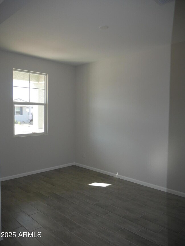 Foto del edificio - 18156 W Daley Ln