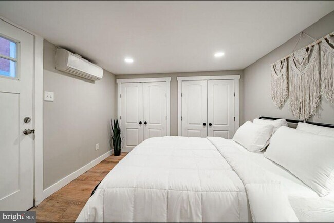 Foto del edificio - 221 W 6th St