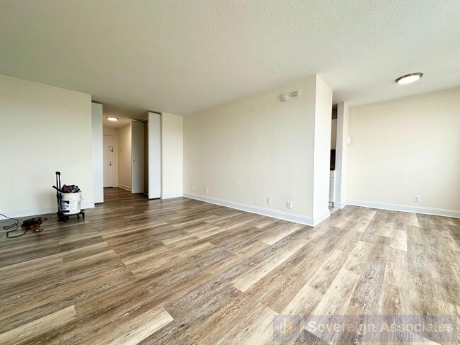 Building Photo - 40 E Sidney Ave