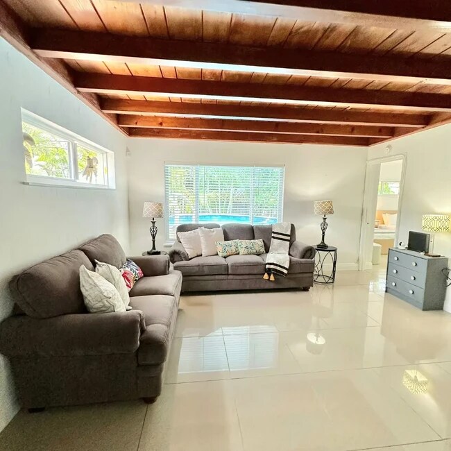 Foto del edificio - 2301 SW 17th Ave