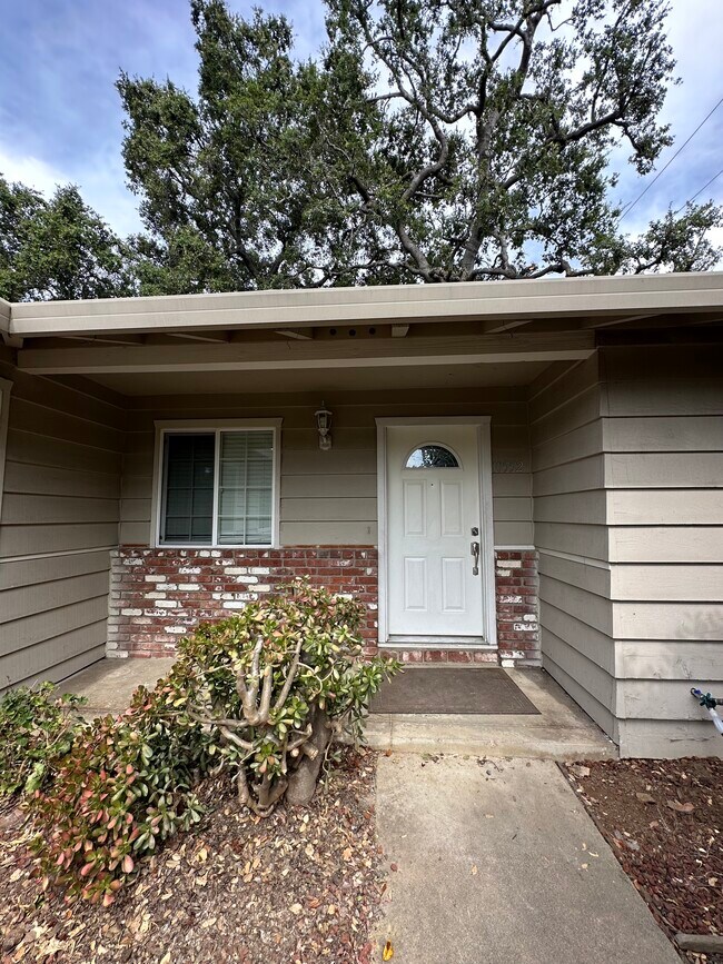 Building Photo - 10552 N Foothill Blvd