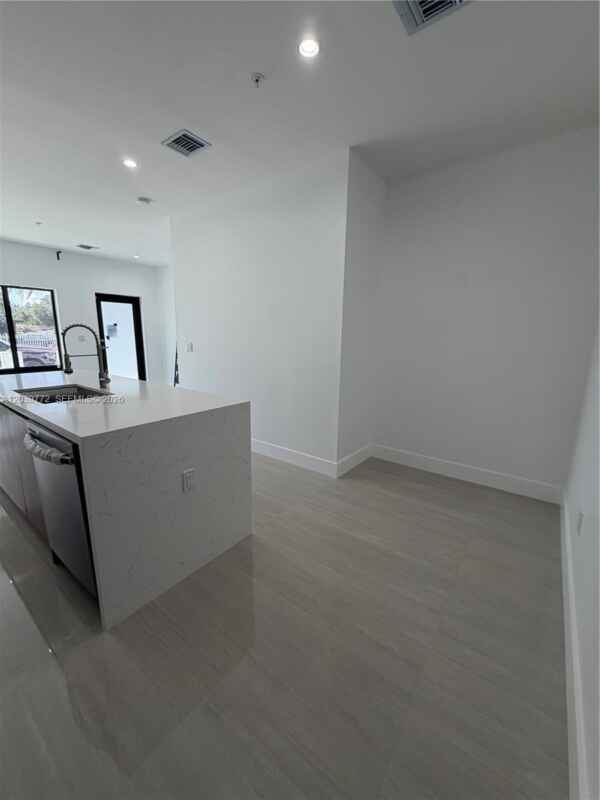 Foto del edificio - 9708 NW 26th Ave