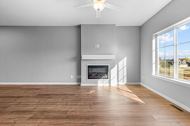 Foto del edificio - Spacious New Built, Great Location!