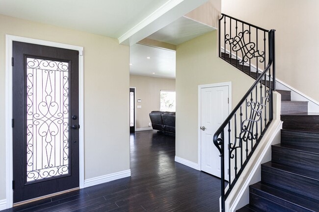 Building Photo - Coming Available 6/15/2026: Beautifully Remodeled Historic Victorian – 3 Bed / 3 Bath