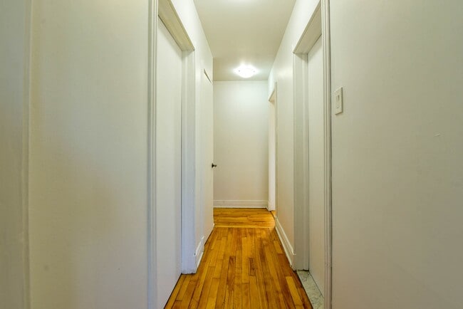 Building Photo - 4585 Av. Dupuis