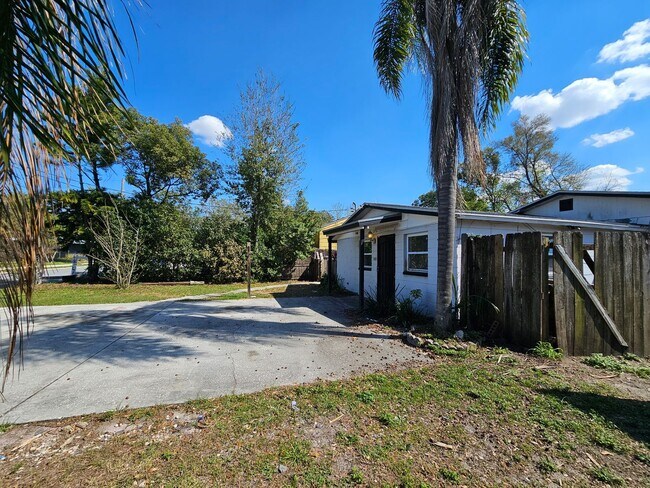 Foto del edificio - AWESOME DEAL 3 Bedroom |1 Bath HOUSE !