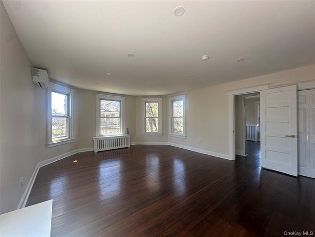 Foto del edificio - 55 Sea Cliff Ave