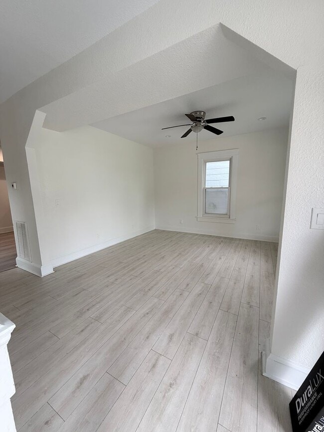 Building Photo - Gorgeous Four Bedroom Completed Upgraded