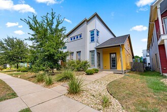 Building Photo - 5825 Pinon Vista Dr