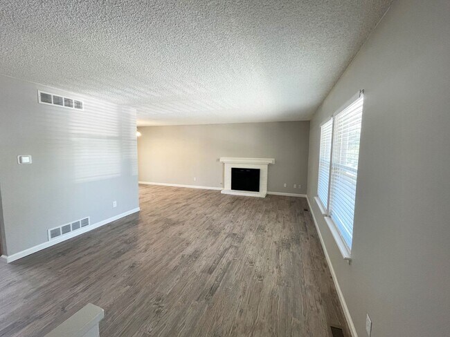 Building Photo - 16836 E Navarro Dr